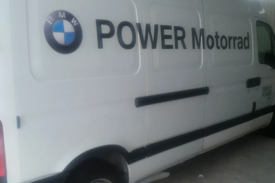 Envelopamento de Frota - adesivação para a Power BMW