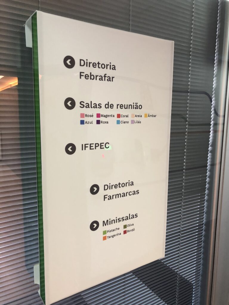 Decoração de escritório corporativo.