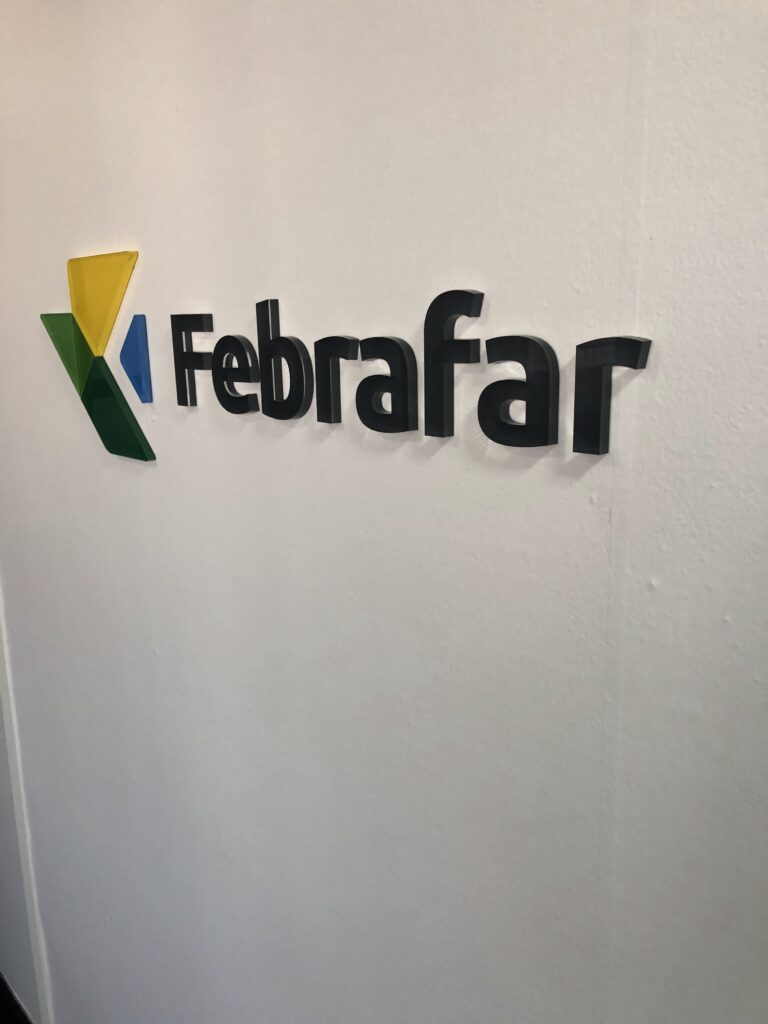 Decoração de escritório corporativo.