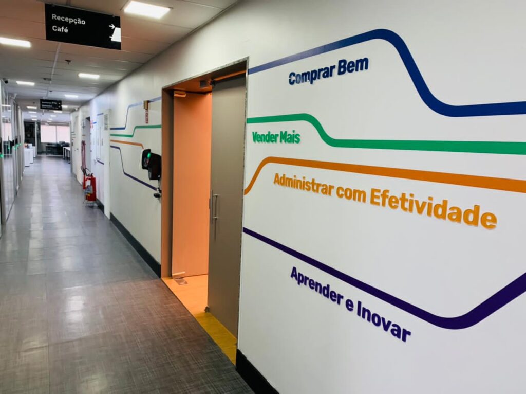 Decoração de escritório corporativo.