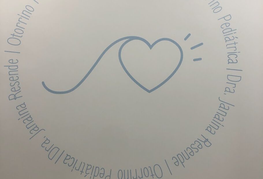Comunicação visual para clínica pediátrica.