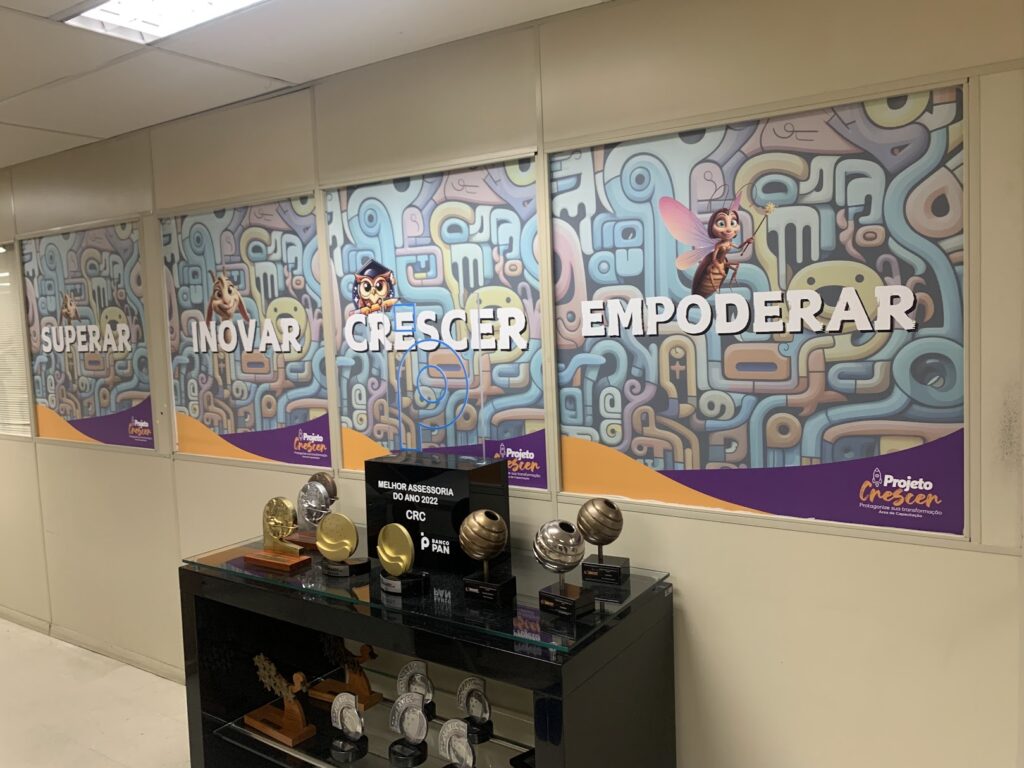 Adesivos impressos em alta resolução.