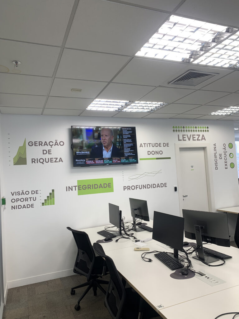 Adesivos impressos em HP látex.
