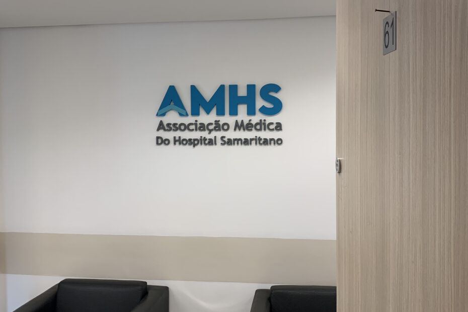 Letreiro para associação médica em MDF.