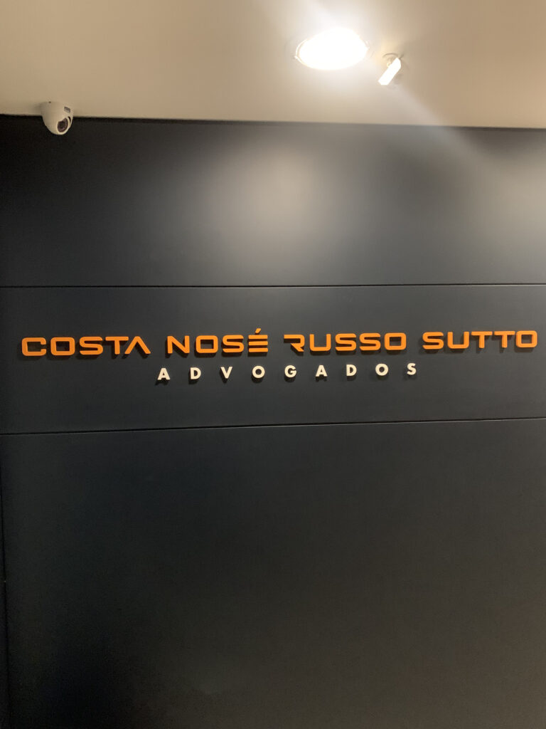 Letra-caixa em acrílico 10 mm