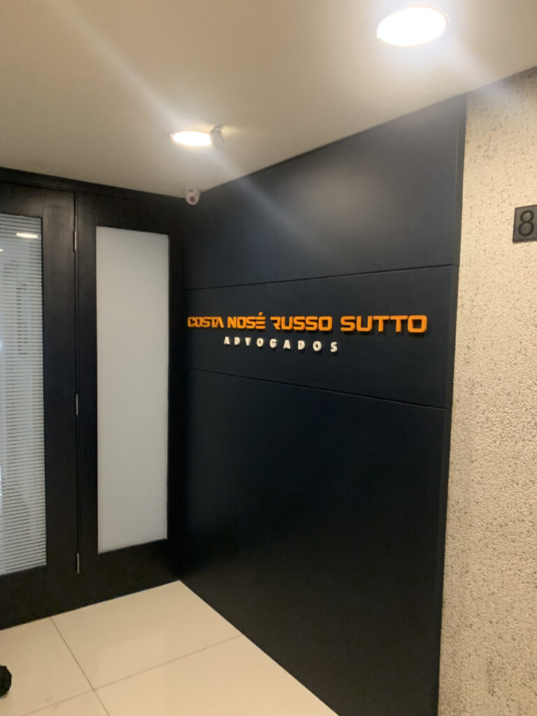 Comunicação visual para escritório de advocacia.