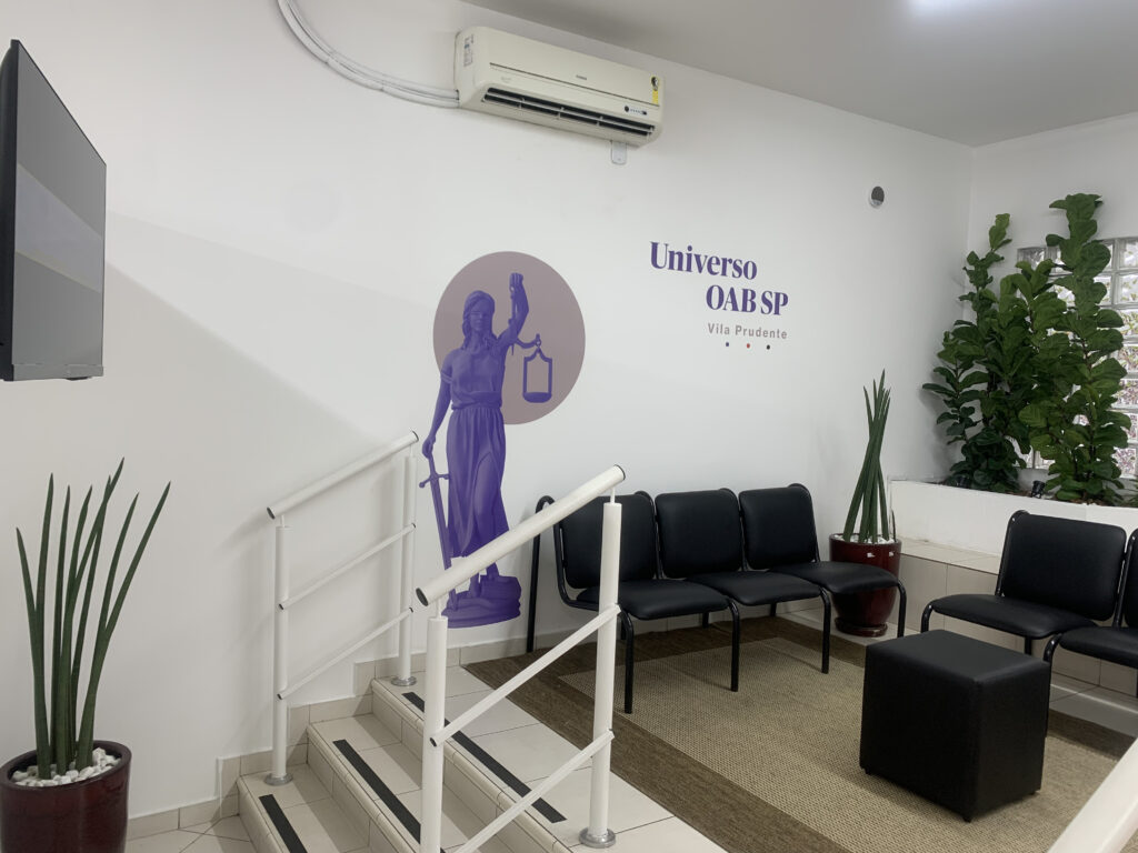 Adesivo impresso com recorte eletrônico para decoração de parede.