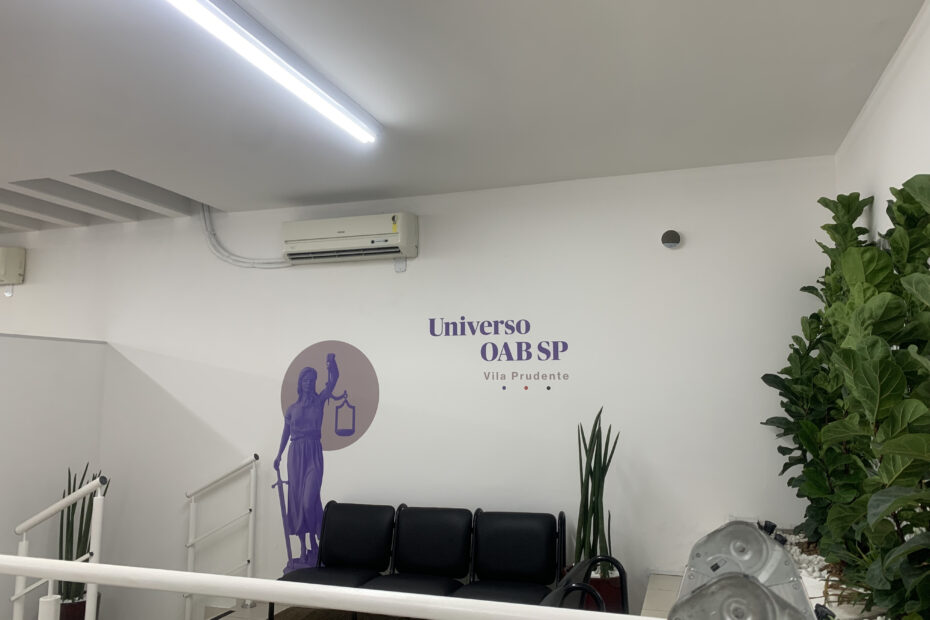Adesivo impresso com recorte eletrônico para decoração de parede.