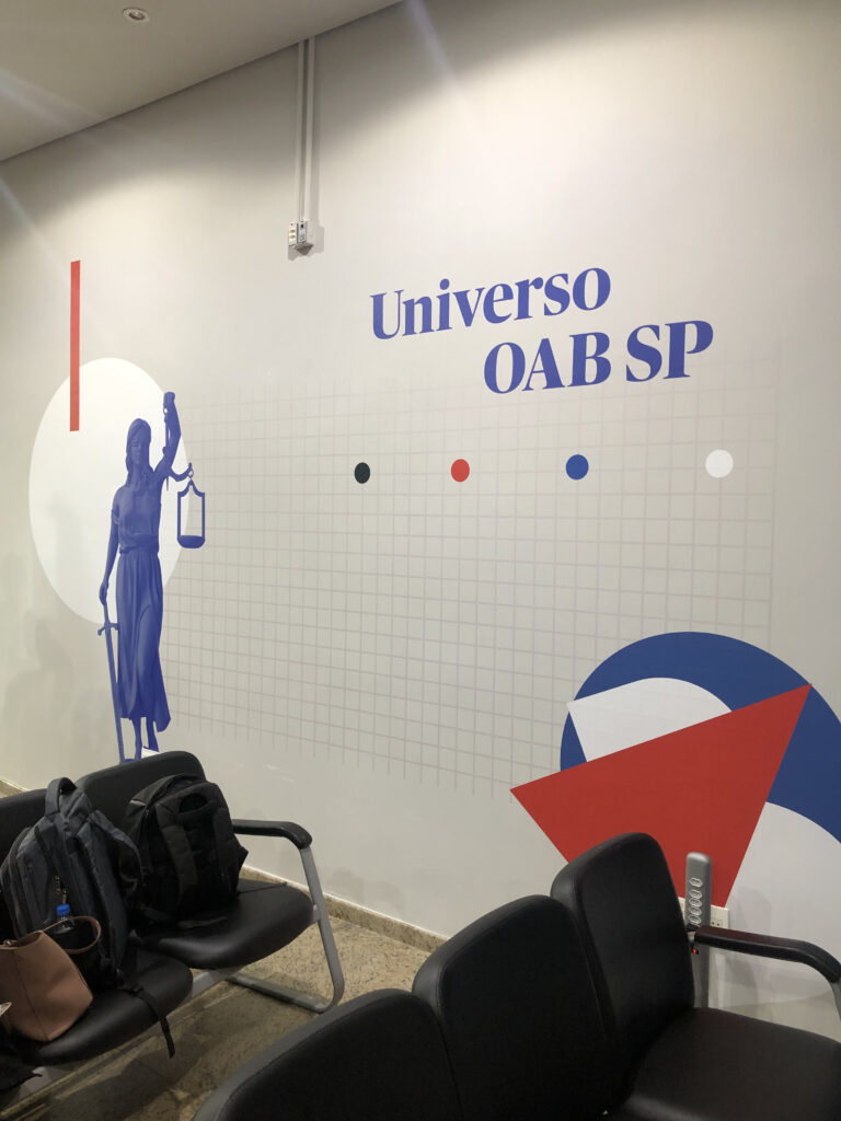 Adesivo impresso para decoração de recepção.