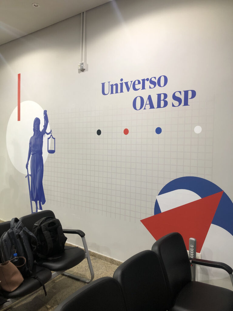 Adesivo impresso para decoração de recepção.