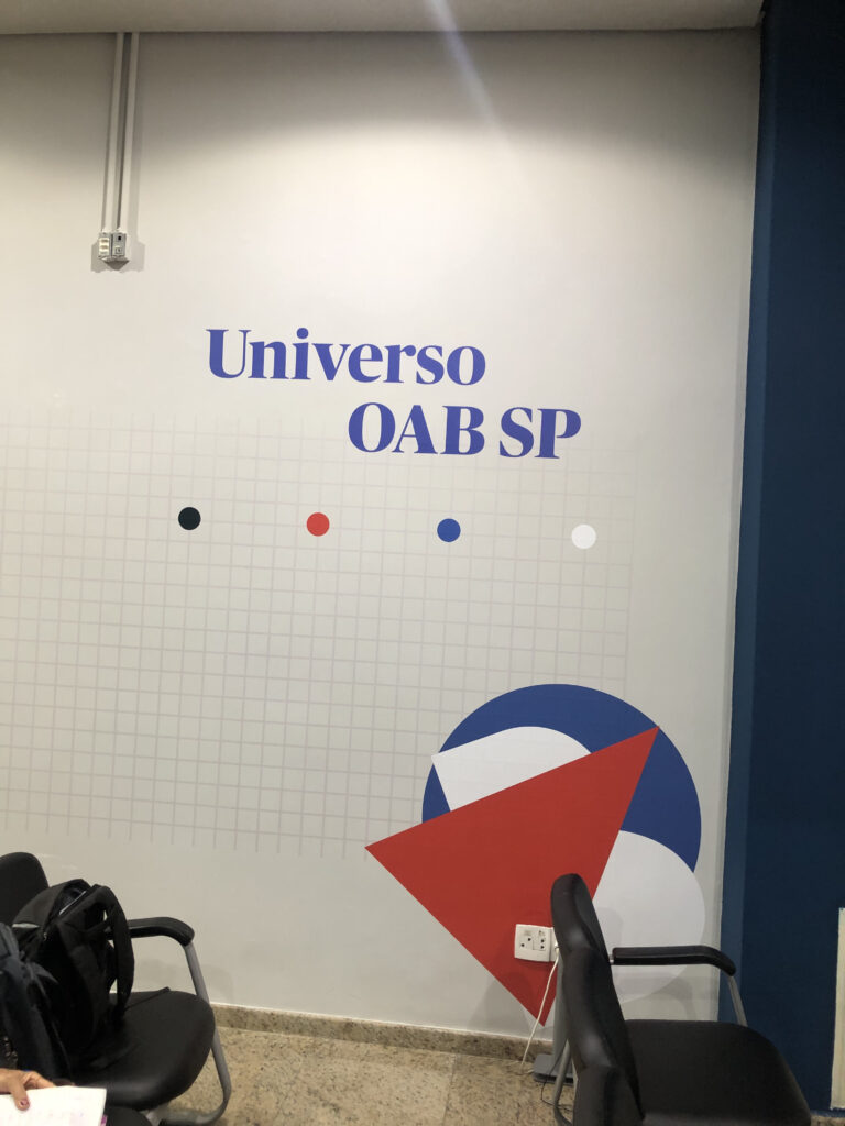 Adesivo impresso para decoração de recepção.