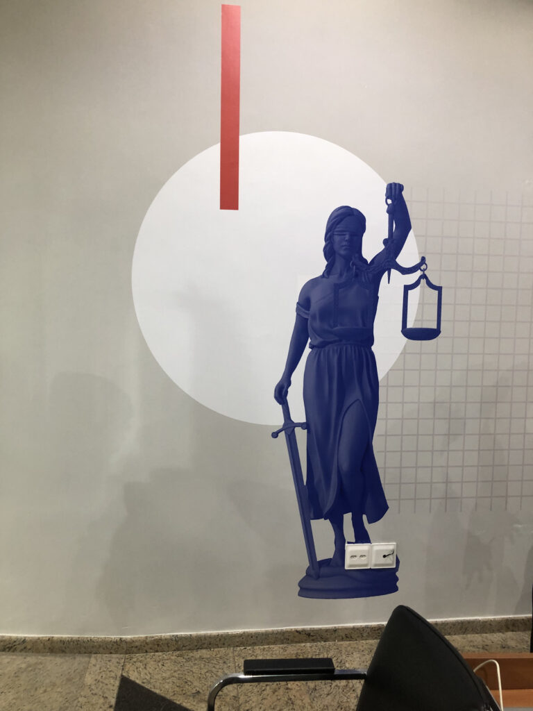 Adesivo impresso para decoração de recepção.