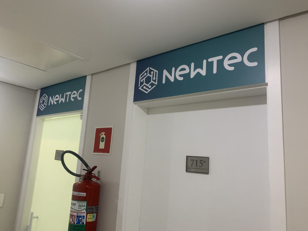 Comunicação visual para escritório.