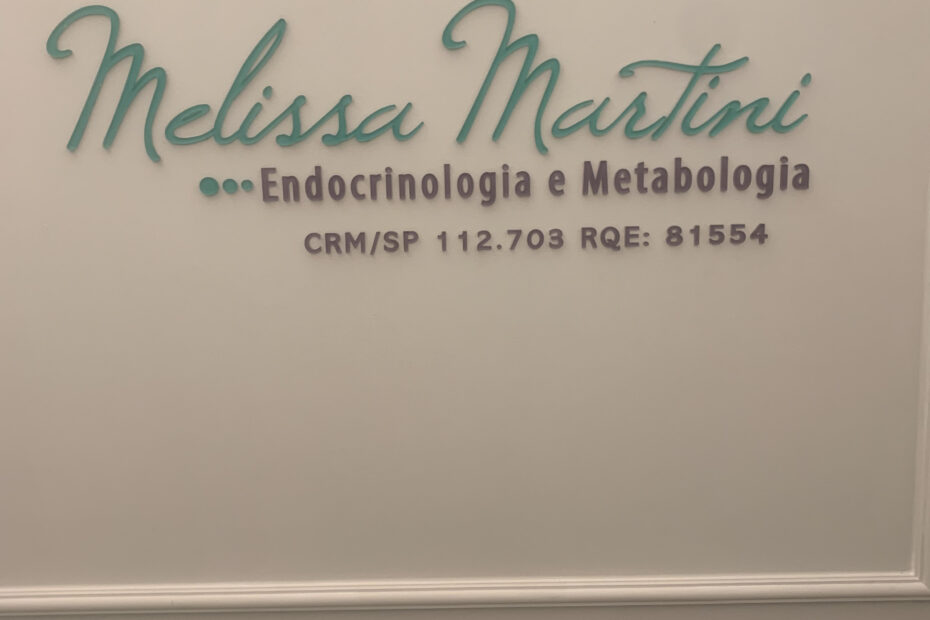 Letreiro em acrílico de 5 mm para clínica médica