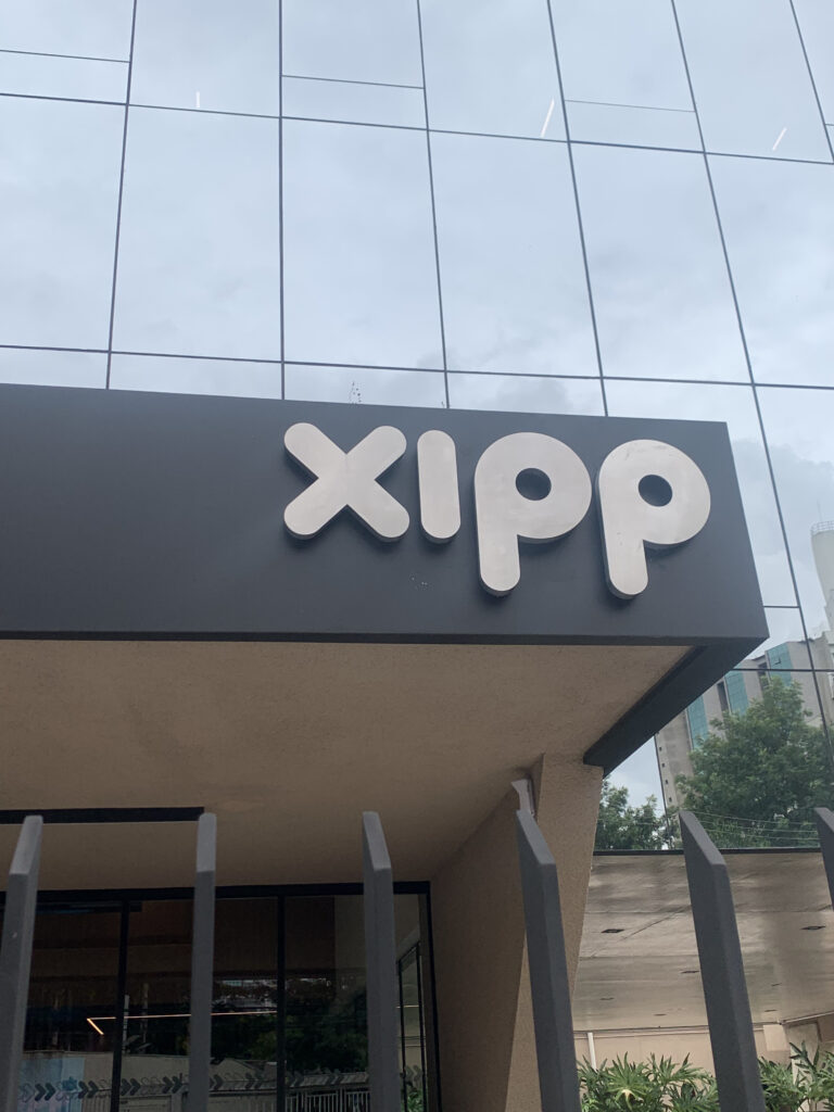 Letreiros em aço inox escovado