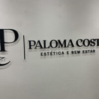 Logotipo de parede em acrílico.