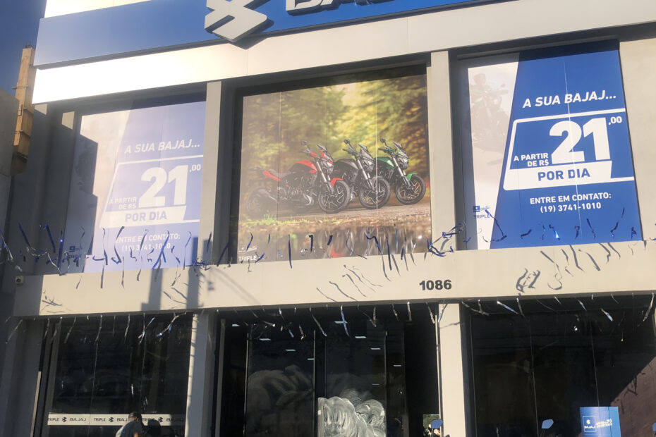 Adesivo de vitrine personalizado
