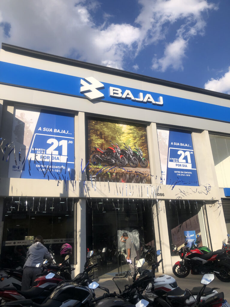 Adesivo de vitrine personalizado