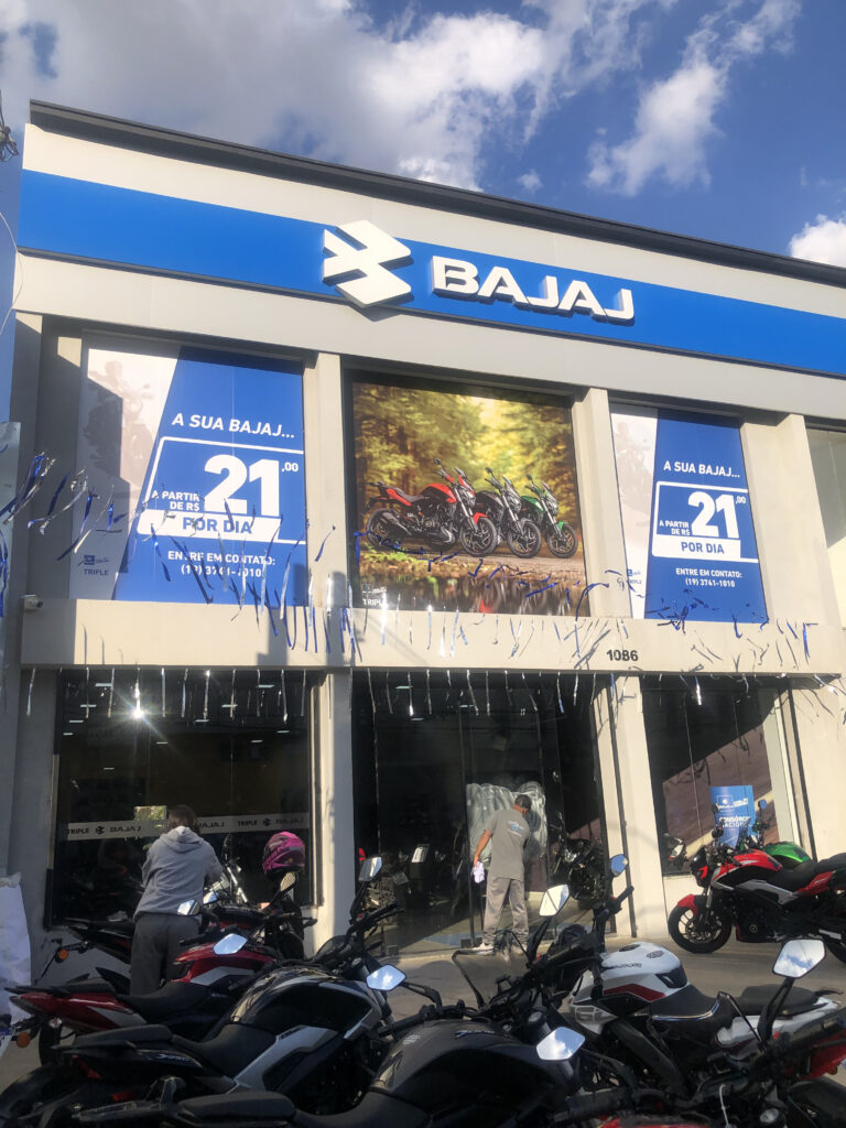 Adesivo de vitrine personalizado