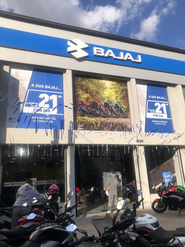 Adesivo de vitrine personalizado