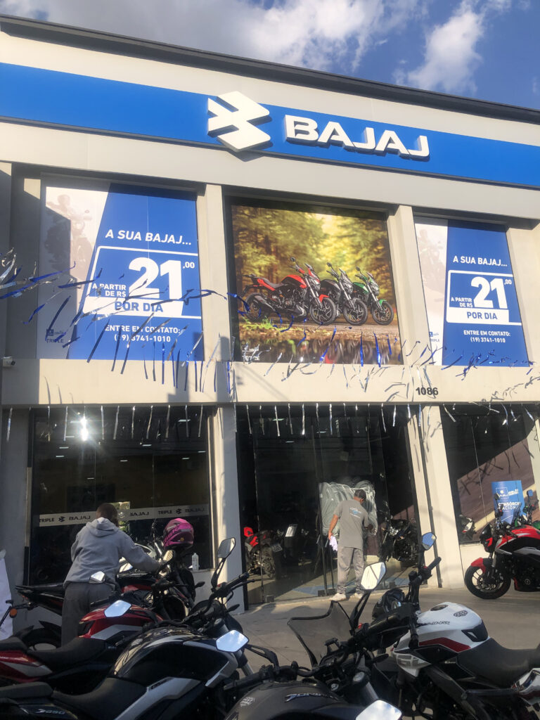 Adesivo de vitrine personalizado