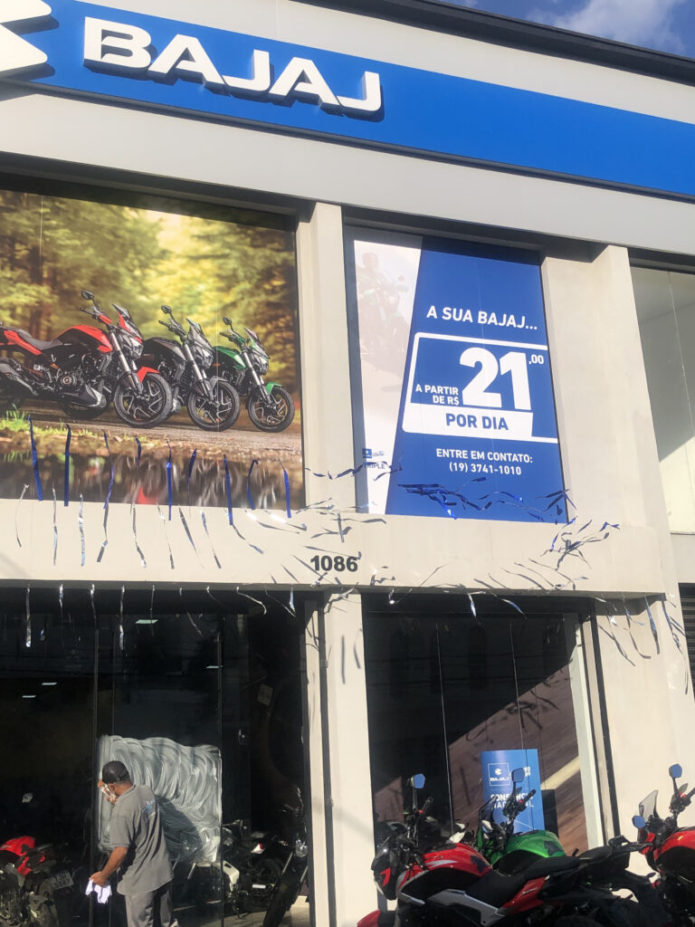 Adesivo de vitrine personalizado