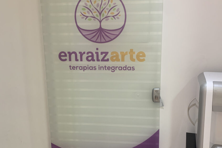 Adesivo jateado impresso.