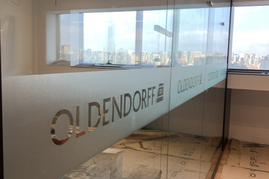 Adesivo jateado personalizado.