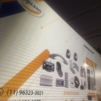 Envelopamento automotivo para caminhões.