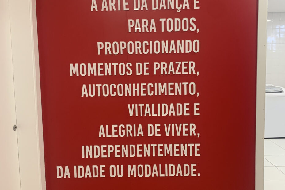 Letreiro em acrílico de 10 mm.
