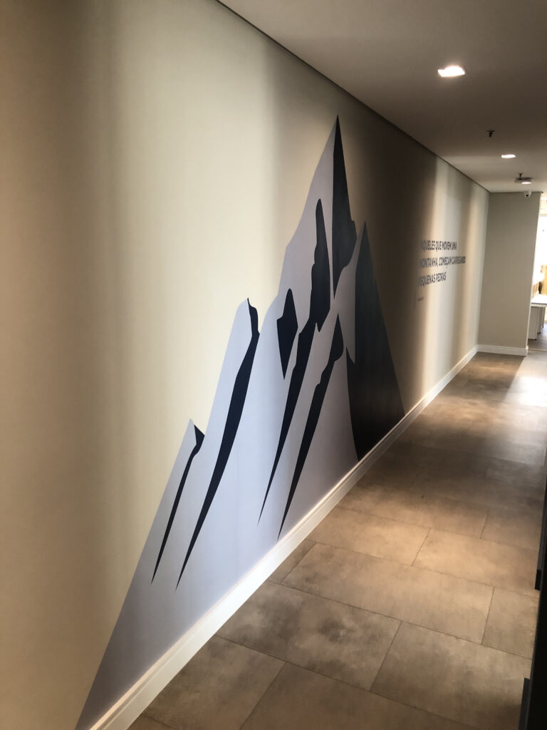 Adesivo de parede para empresa de investimento.