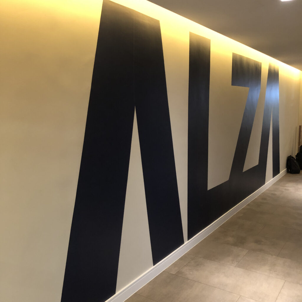 Adesivo de parede para empresa de investimento.