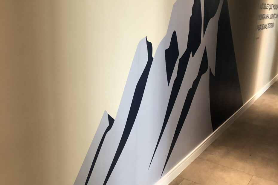 Adesivo de parede para empresa de investimento.