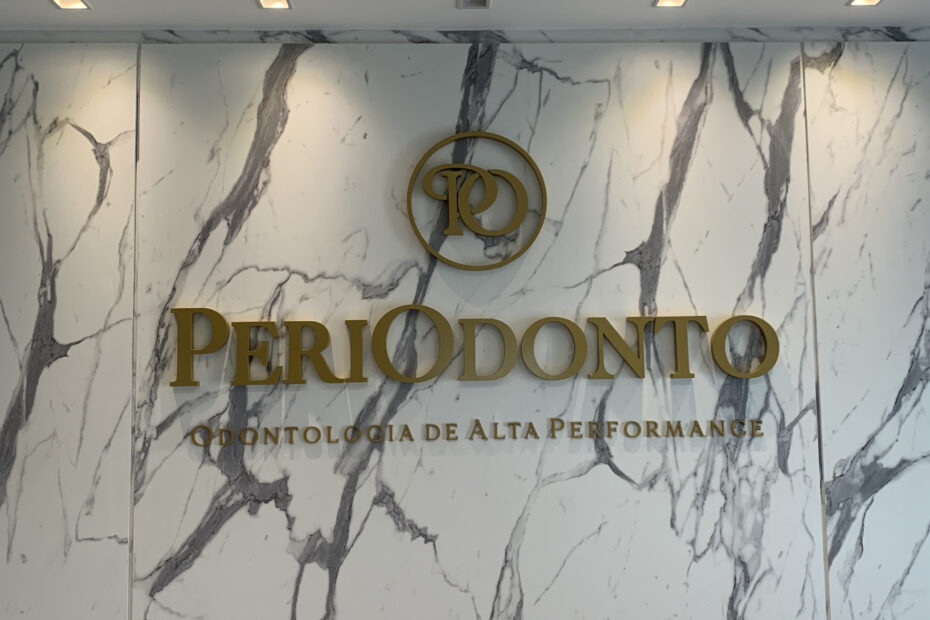 Logo em chapa galvanizada.