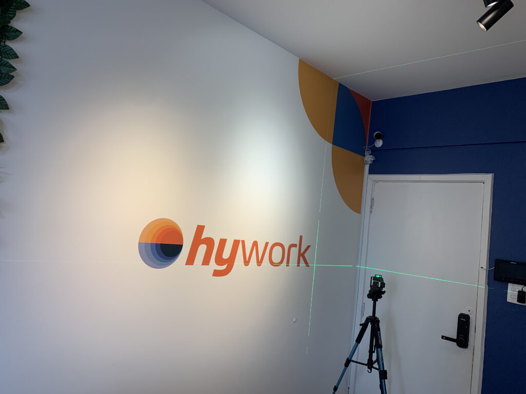 Adesivo para ambiente corporativo.