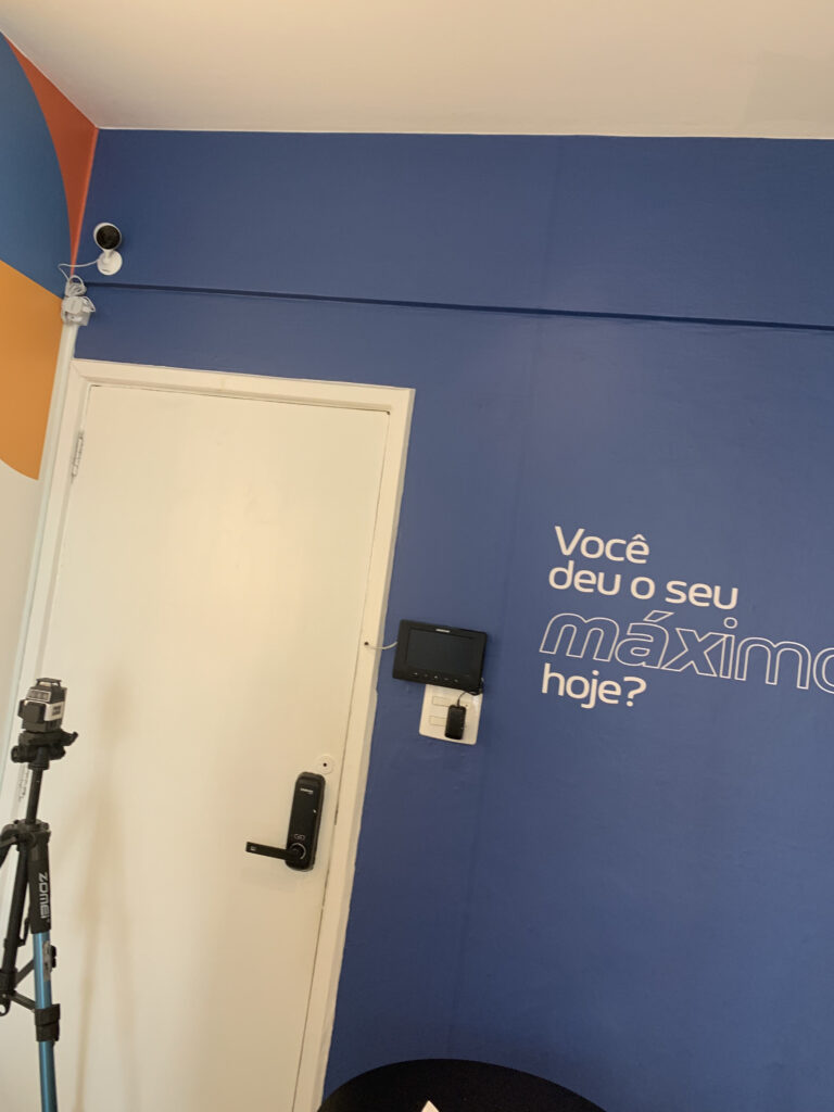 Adesivo para ambiente corporativo.