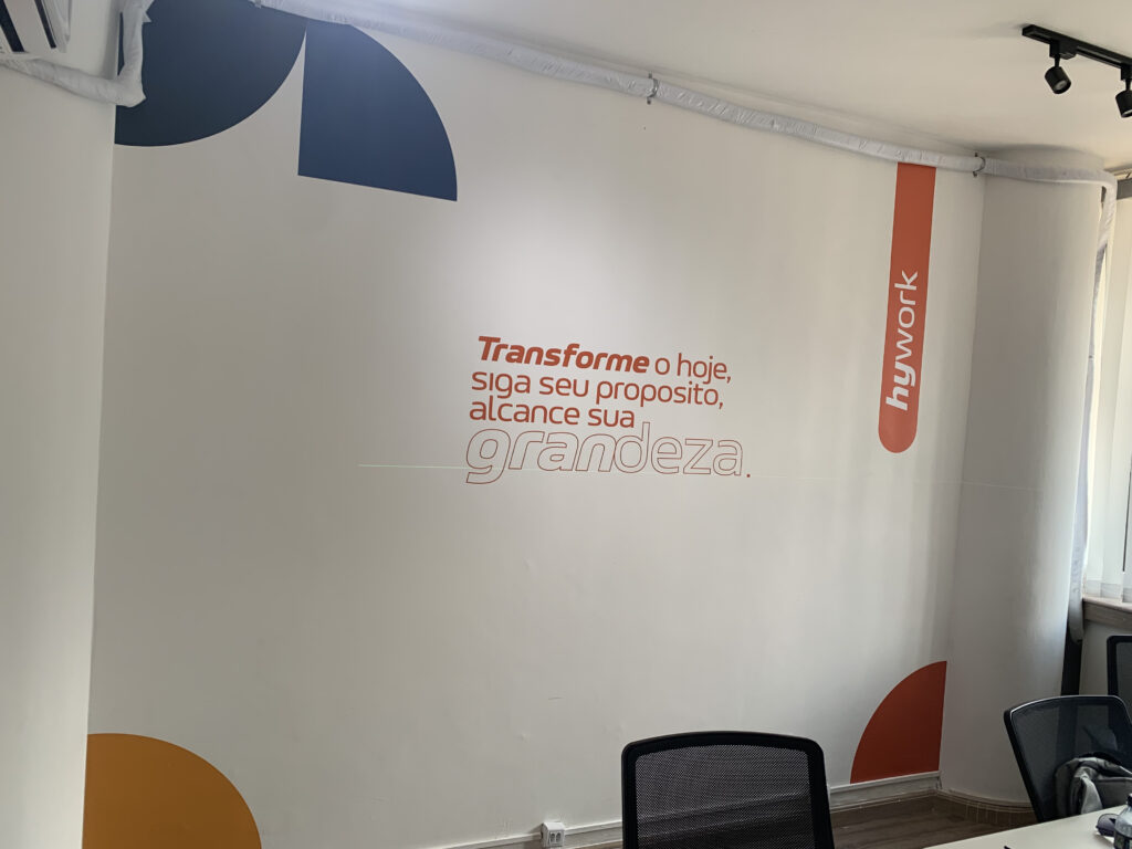 Adesivo para ambiente corporativo.