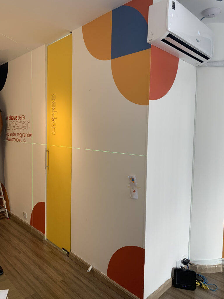 Adesivo para ambiente corporativo.