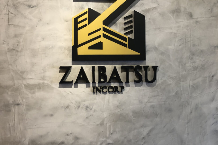 Letra-caixa em chapa galvanizada.