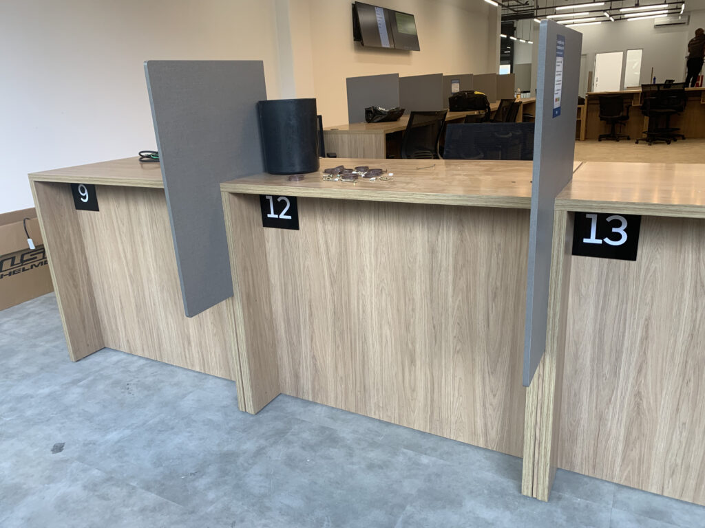 Placa de identificação de espaço.