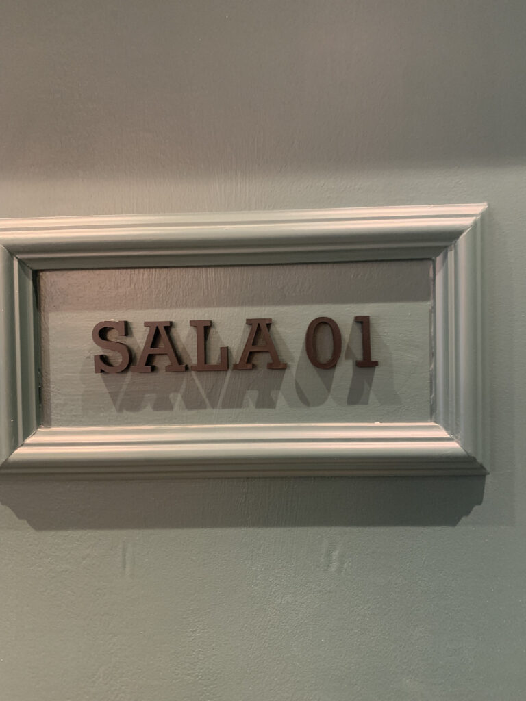 Sinalização em acrílico