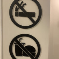 Sinalização em acrílico