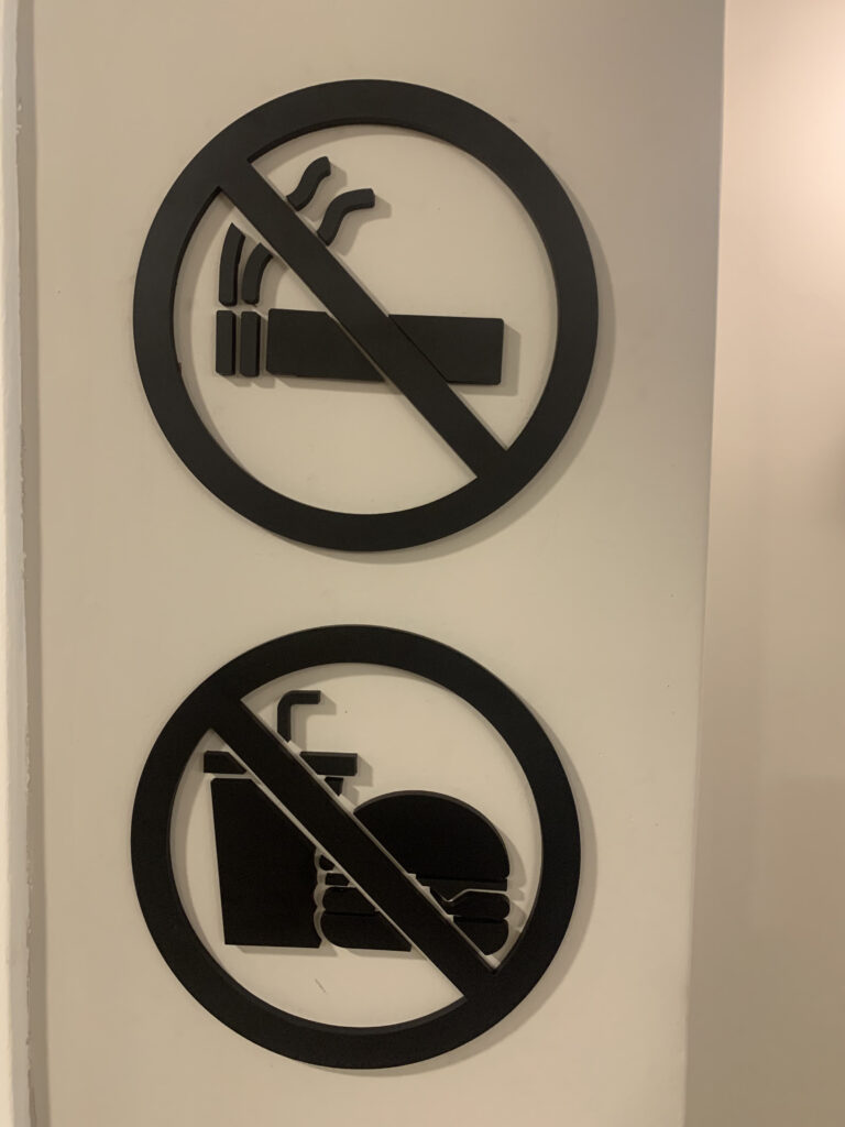 Sinalização em acrílico