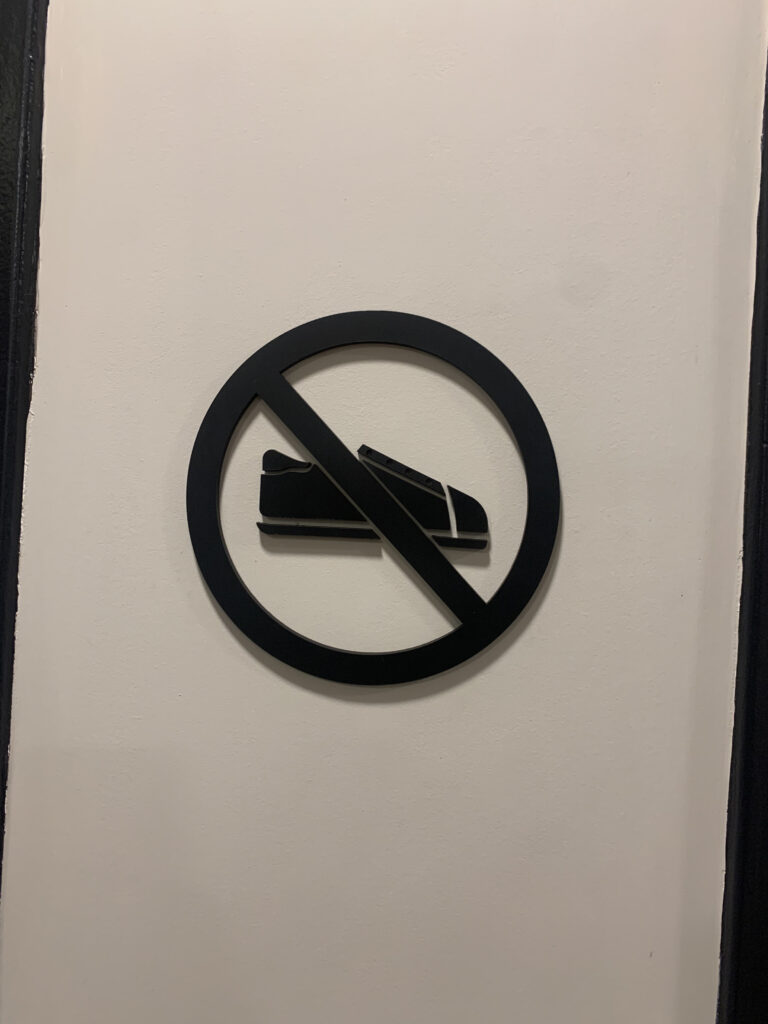 Sinalização em acrílico