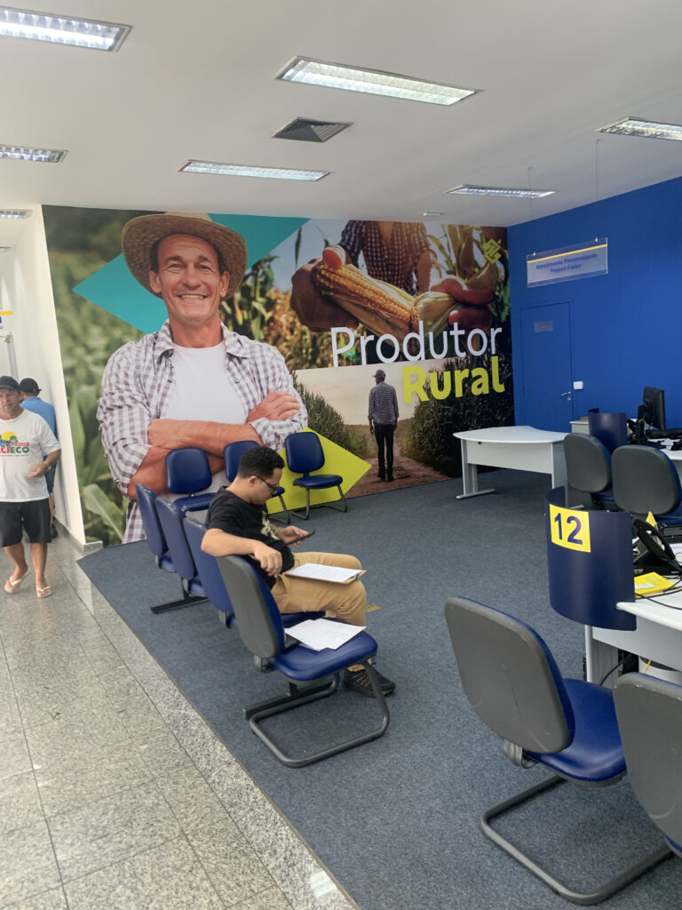 Adesivação de parede corporativa.