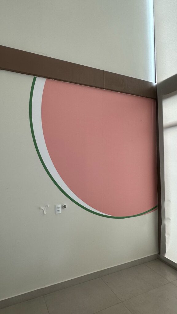 Adesivos com recorte especial.